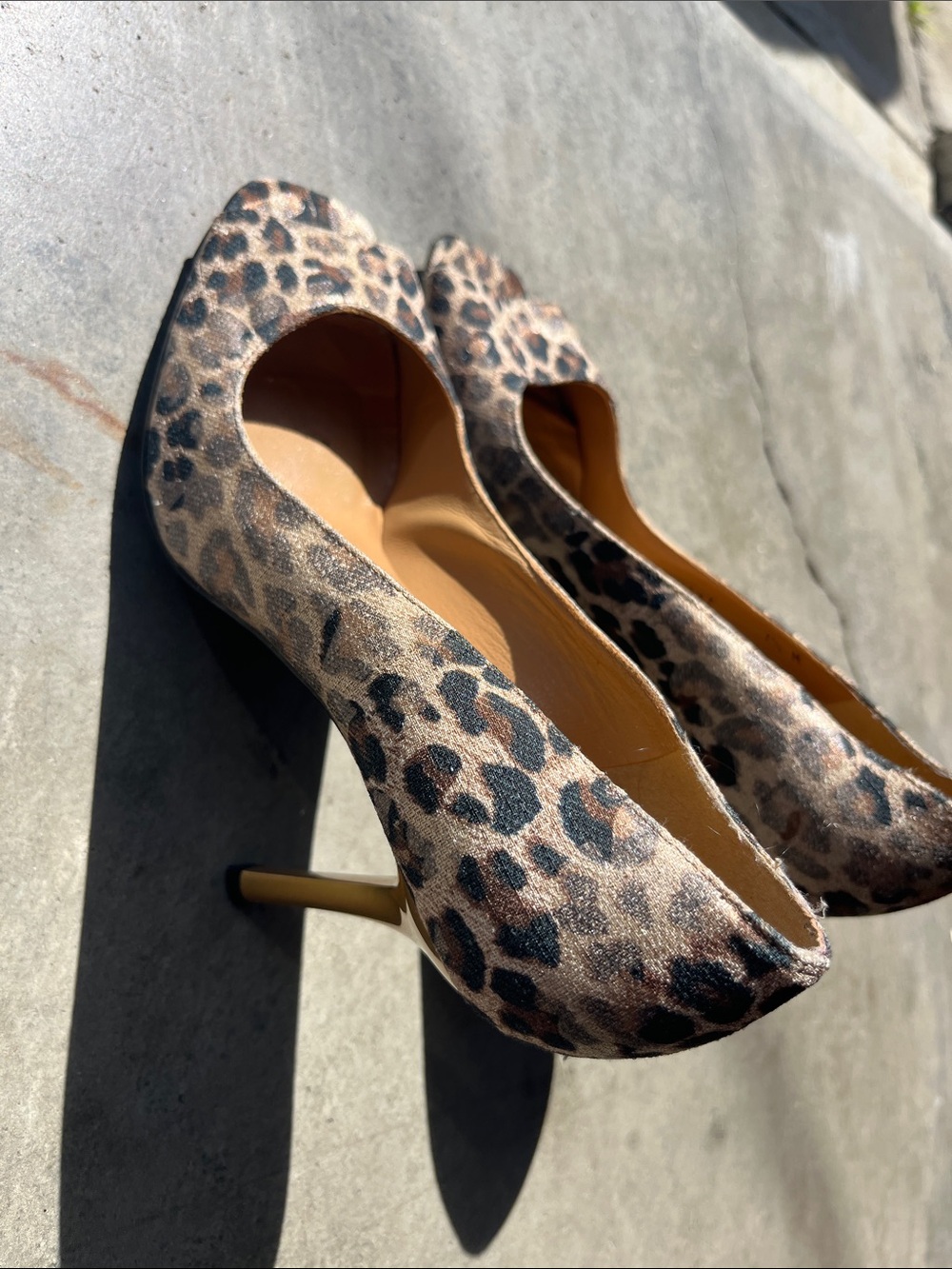 Stuart Weitzman vintage leopard heels size 7.5
